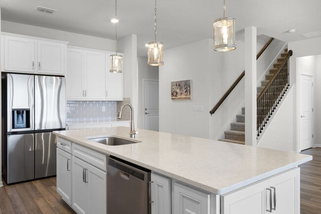 Building Photo - Luxury Living for Lease – 5BR Home with Of...