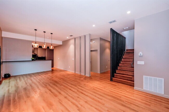 Building Photo - 7219 Rocio Dr