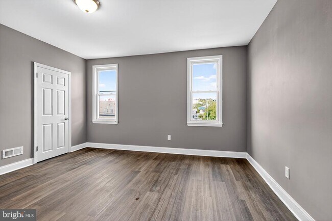 Building Photo - 15 Adella Ave