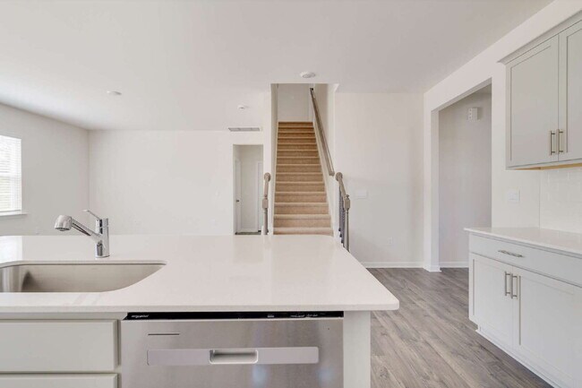 Building Photo - "Spacious 5-Bedroom Haven in Fuquay-Varina!"
