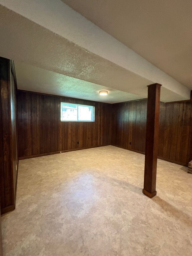 Building Photo - 3 Bedroom 2.5 Bath House