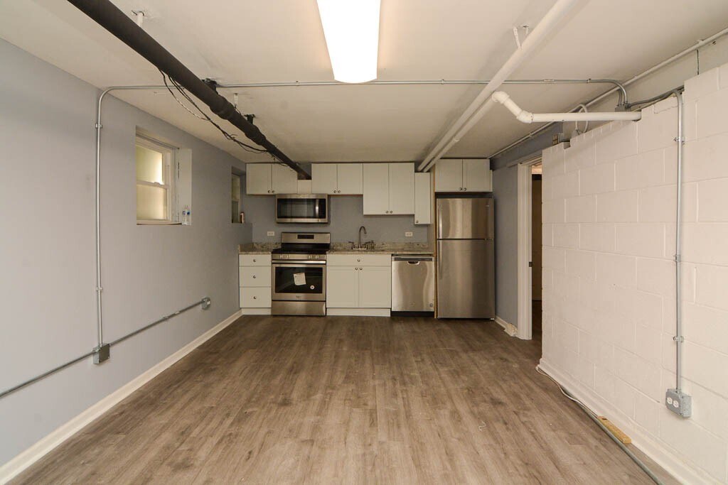 Building Photo - 5534 N Artesian Ave