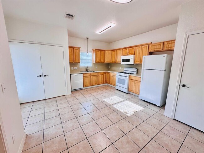 Building Photo - 6301 Crumley Ln