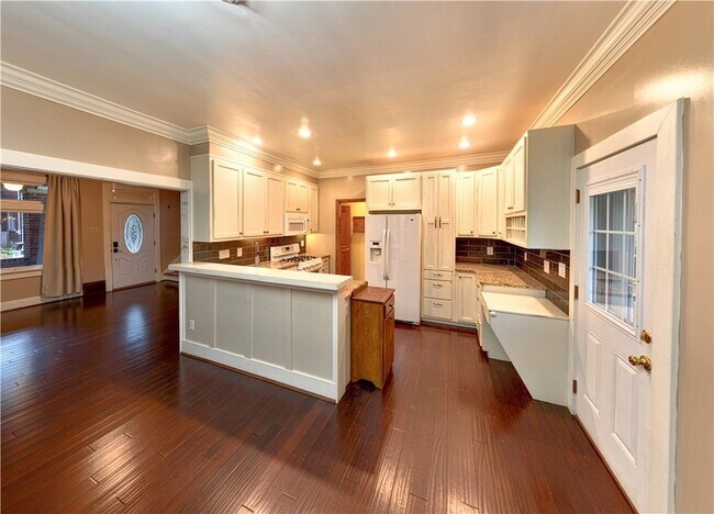 Building Photo - 1108 Highland St