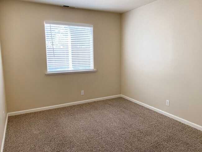 Building Photo - RENT REDUCED on 4 Bedroom with Huge Backyard!!!