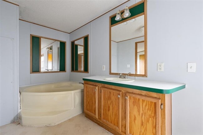 Building Photo - 360 Shady Oaks Dr