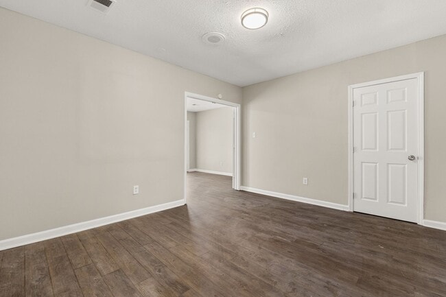 Building Photo - Updated 4 Bedroom 2 Bath Home - Open to Section 8