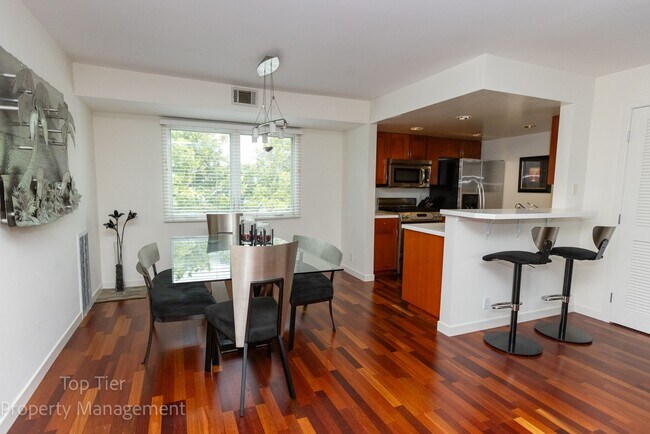 Building Photo - 2-bed, 2-bath 972sqft condo, walking distance to beach in Carlsbad Village, literally one block o...