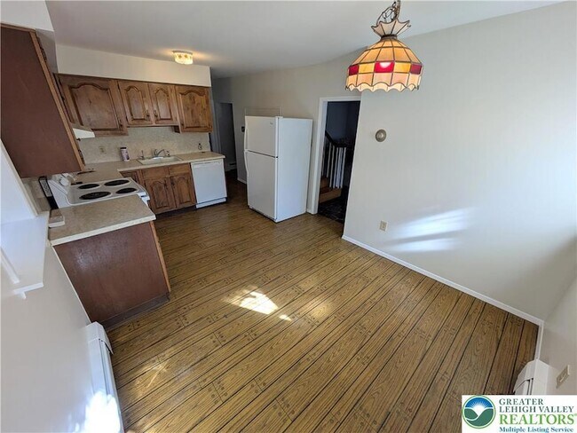 Building Photo - 3470 Rhododendron Dr