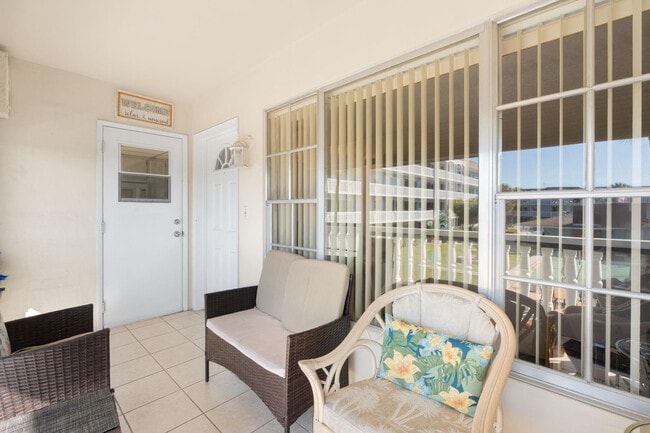 Building Photo - 1971 SE 5th Ct