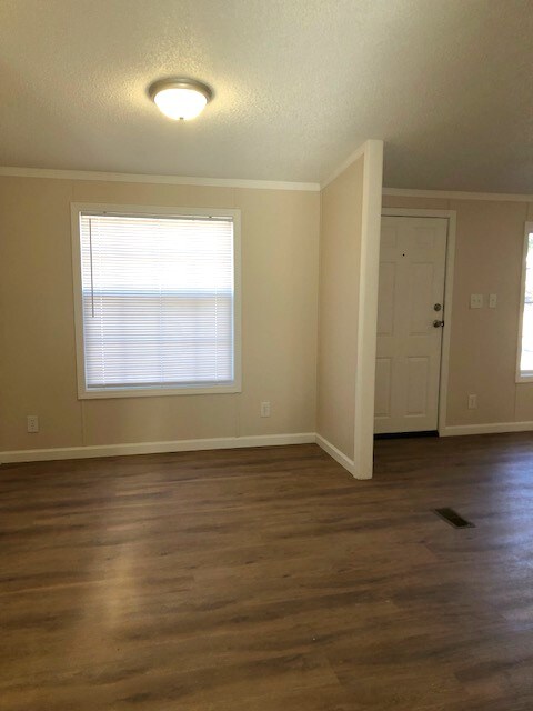 Building Photo - 1416 John Lutz Cir
