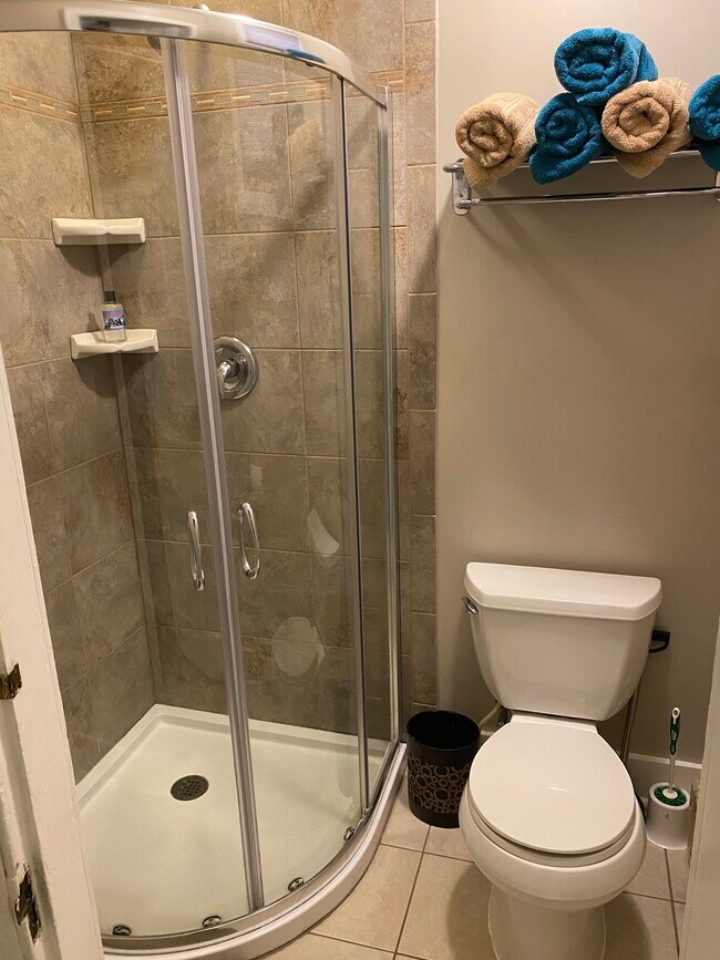 Bath Shower - 10 E Church St