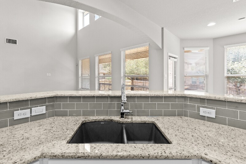 Building Photo - 27027 Oleander Chase