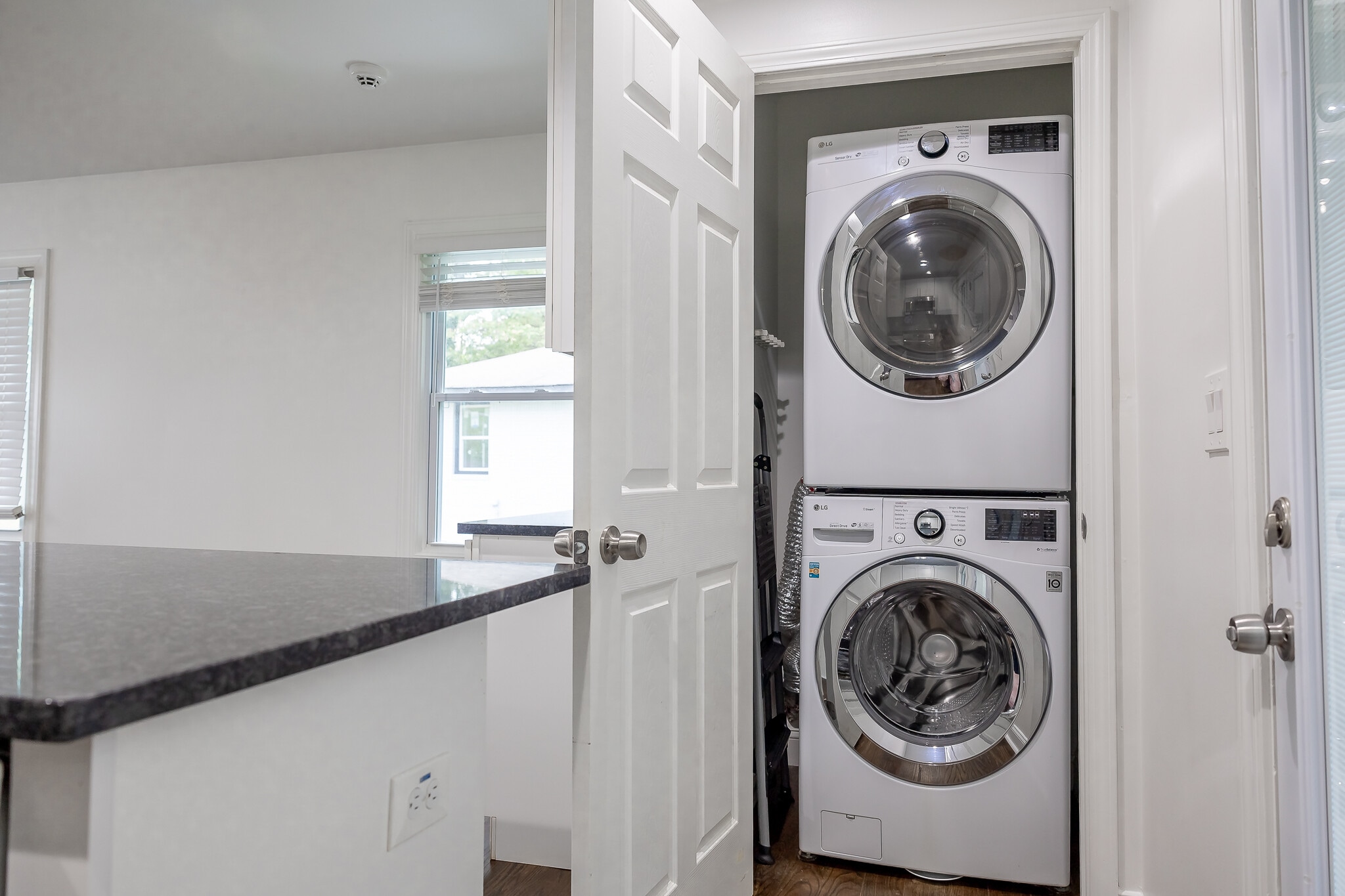 Building Photo - 2065 W Flat Shoals Terrace