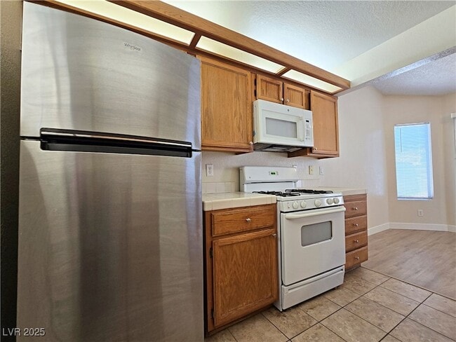 Building Photo - 761 Butternut Ct