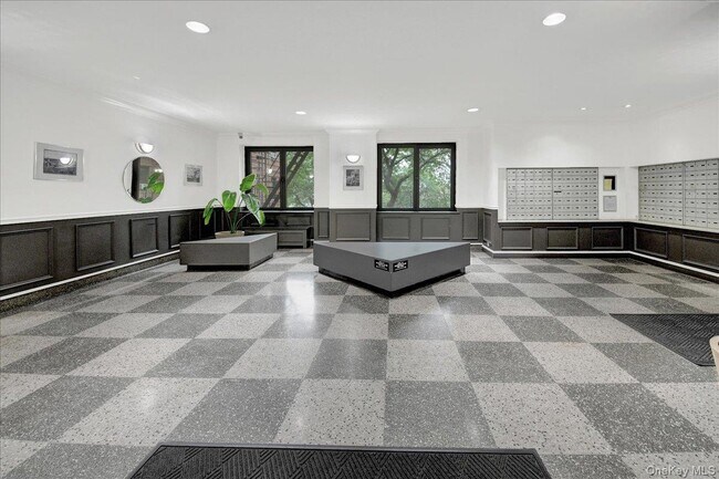Building Photo - 3840 Greystone Ave