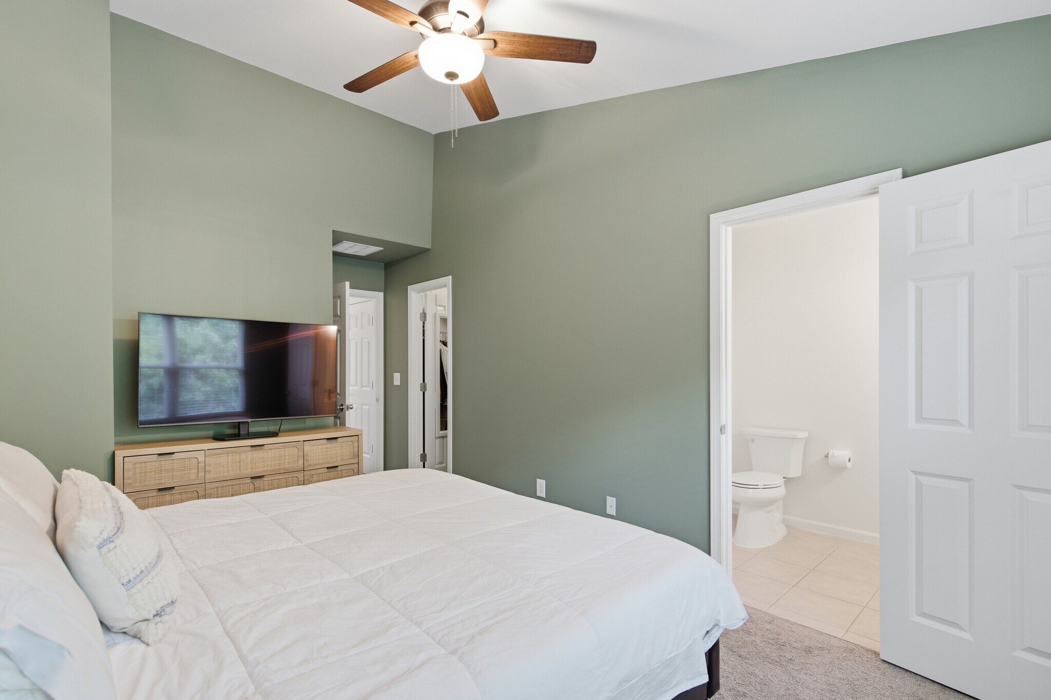 Master bedroom - 1225 Liberty Pky NW
