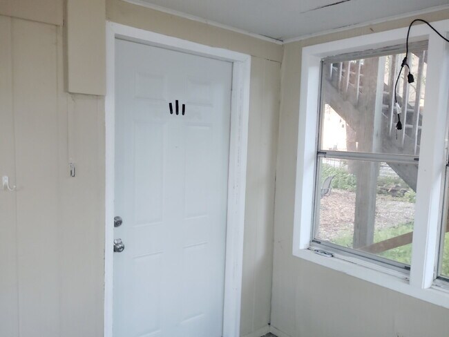 Building Photo - Charming 3BR Home in Heart of West 7th – St. Paul