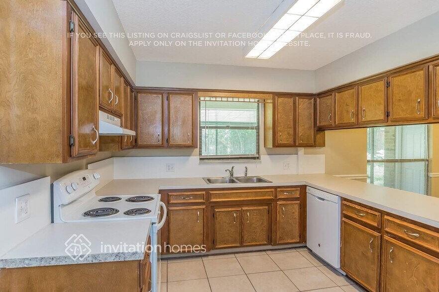 Building Photo - 2555 Bottomridge Dr