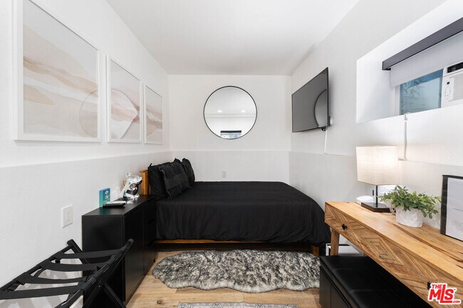 Building Photo - 3541 Multiview Dr