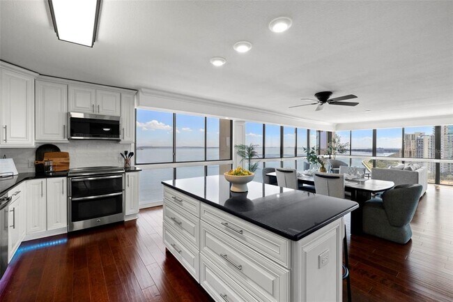 Building Photo - 3301 Bayshore Blvd