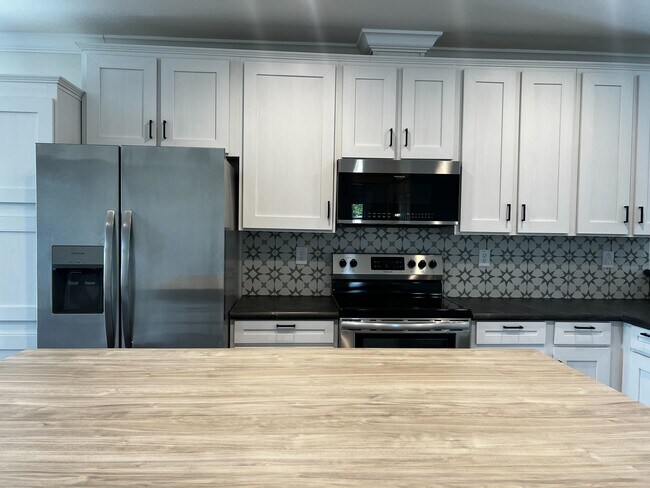 Building Photo - 100 Biloxi Ct