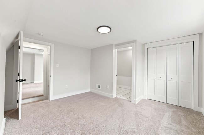 Building Photo - 325 N Aiken Ave