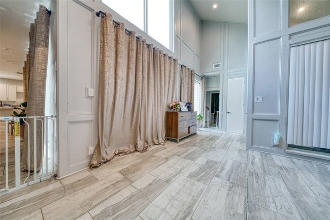 Building Photo - 7606 Portal Dr