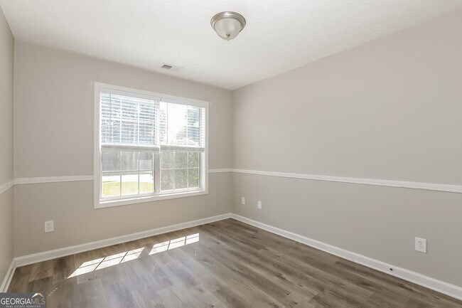 Building Photo - 125 Waters Edge Dr