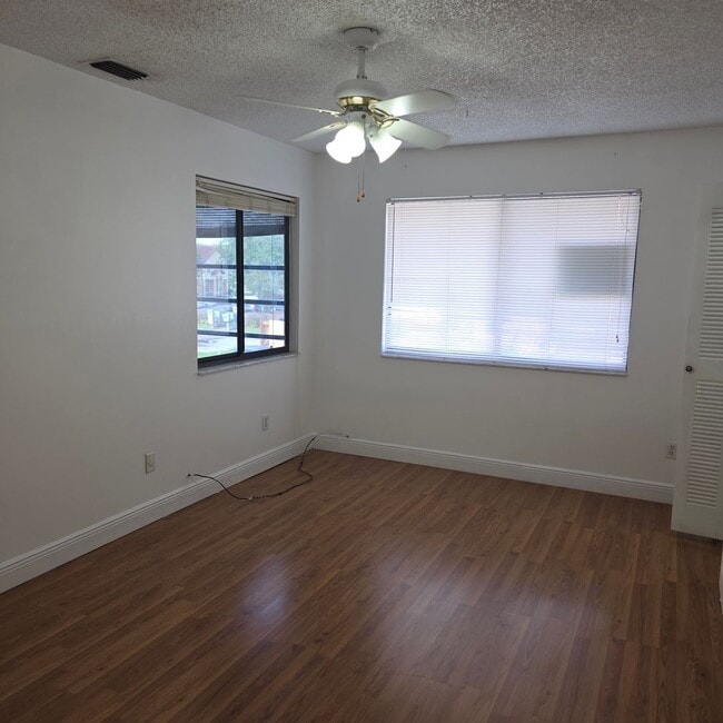 Building Photo - 6031 Scotchwood Glen