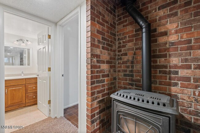 Building Photo - 1880 Becky Ct