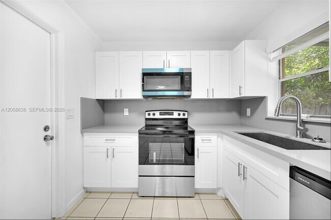 Building Photo - 304 SW 77th Ave