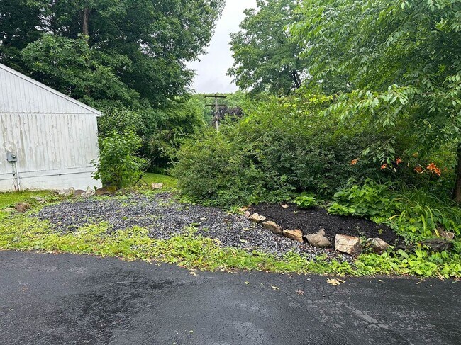 Building Photo - 200 Oakley Dr