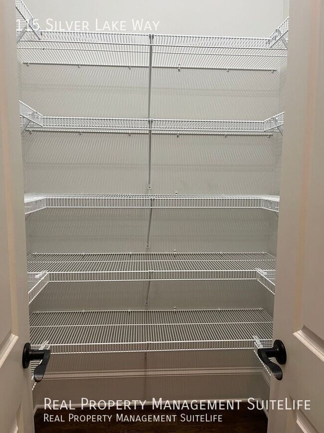 Building Photo - 115 Silver Lake Way