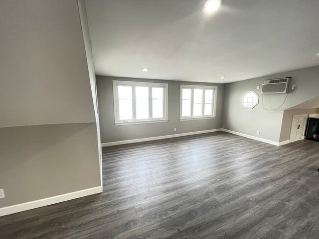 Building Photo - 85 Regatta Rd