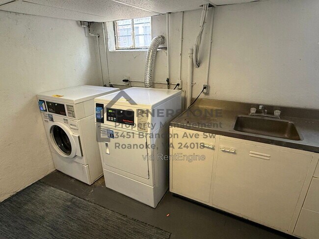 Building Photo - 353 Highland Ave SW