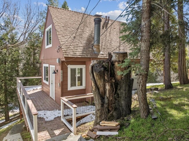 Building Photo - 28880 Cedar Dr