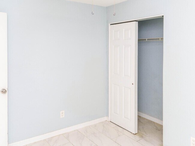 Building Photo - 133 W Park Ave