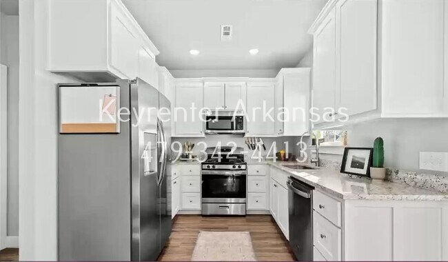 Building Photo - 3003 SW Garrison Ln