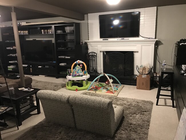 Building Photo - 583 Nile St