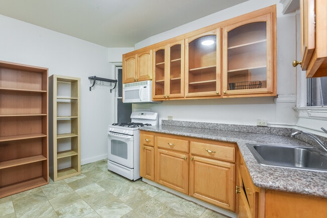 Building Photo - 1024 Bush St