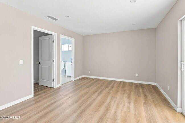 Building Photo - 40235 17th St W