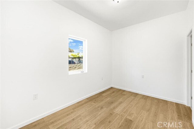 Building Photo - 1375 N Mentor Ave