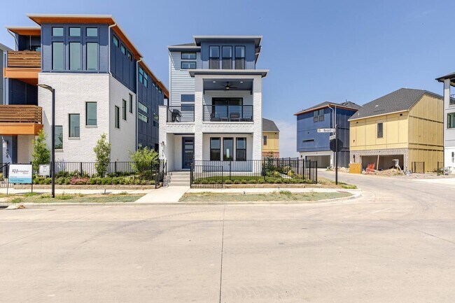 Building Photo - 810 Resort Dr