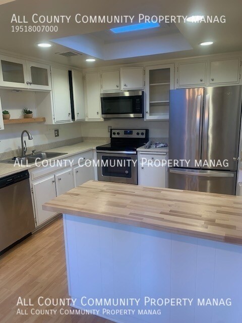 Building Photo - 28543 Via Las Flores