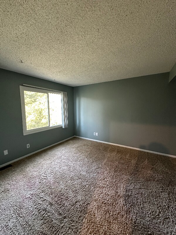 Building Photo - 2117 Quail Creek Dr