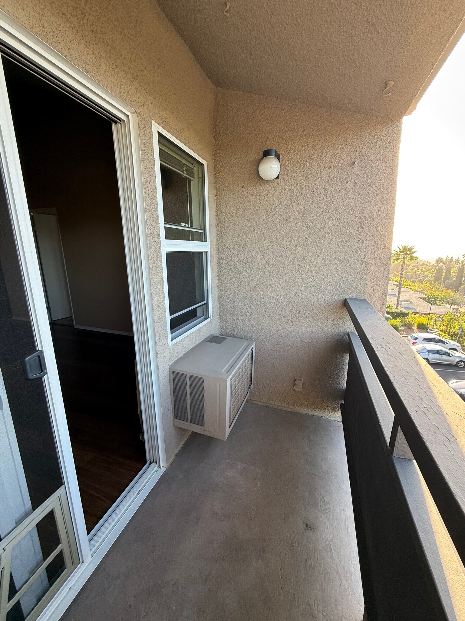 Building Photo - 6930 Hyde Park Dr