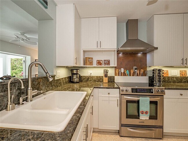 Building Photo - 912 Jasmine Ln