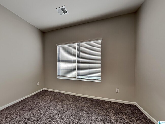 Building Photo - 1064 Park View Dr