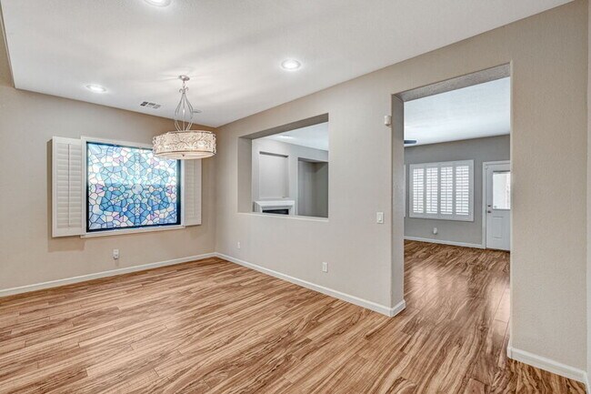 Building Photo - 10588 Isola Bella St